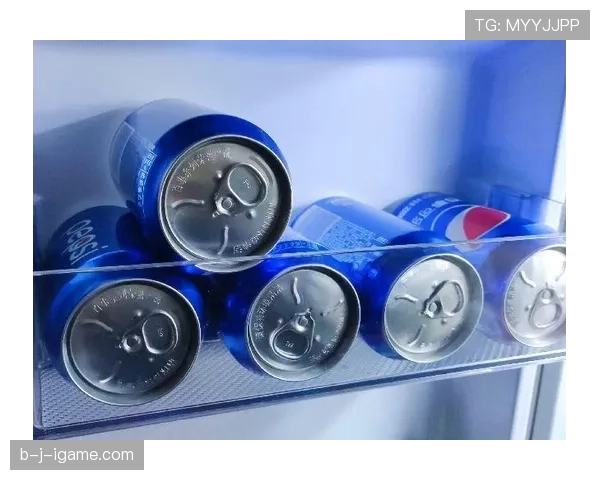 特雷·杨家的冰箱里连瓶普通可乐都找不到，全是定制电解质水