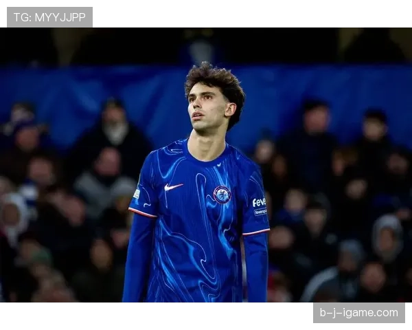 菲利克斯穿着睡裤开着超级跑车去超市，这日常我真看不下去